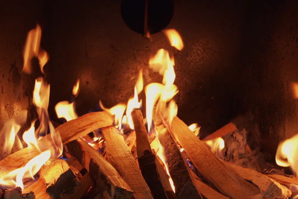 Lighting a wood boiler